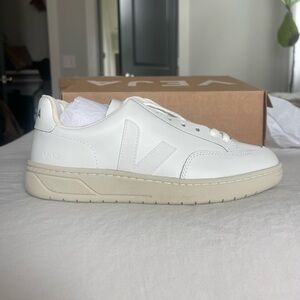Brand new Veja sneaker size 6. Never worn.